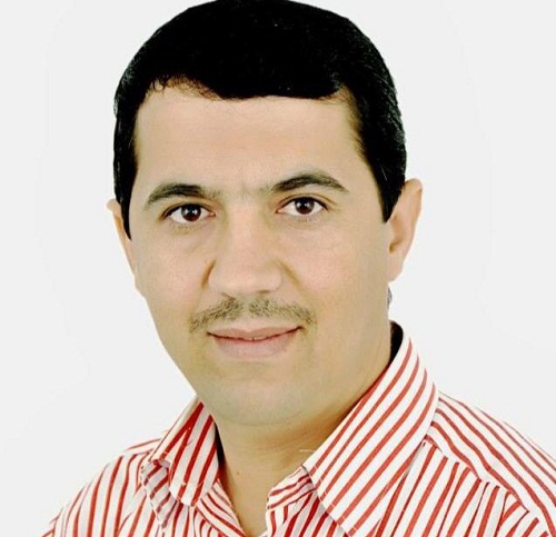 صحفي يمني في فرنسا متحدثا عن اعجوبة نجاته من كورونا: سفاح لا يرحم ينهك جسدك ولا يقوى على حمل منديل تجفف به فمك من دماء صدرك المتفجر بالغام الفيروس