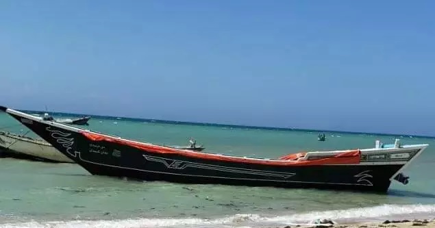 خفر السواحل تفرج عن قاربي صيادين غرب اليمن