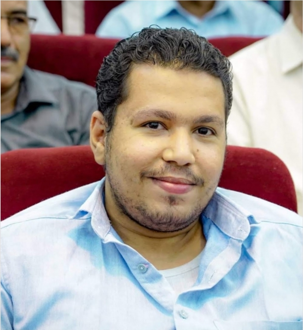 توجيهات الرئيس رشاد العليمي بشأن الصحفي "احمد ماهر "وماتعرض له