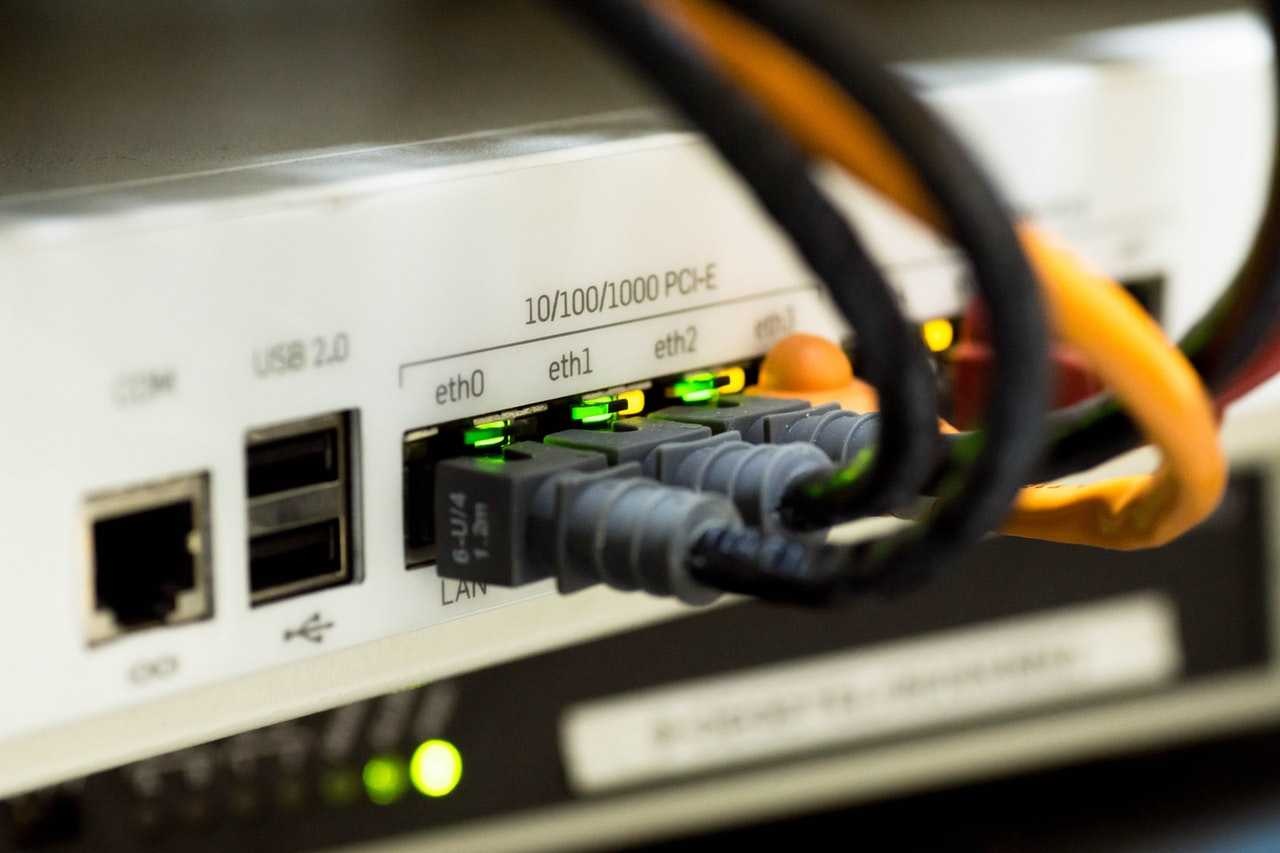 عودة خدمة الانترنت الارضي إلى 4 محافظات يمنية بعد انقطاع لعدة ساعات