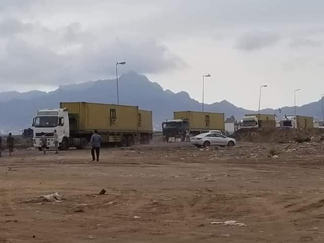 بالفيديو...حاويات الأموال التي نهبها الانتقالي تتوجه إلى مقر البنك المركزي