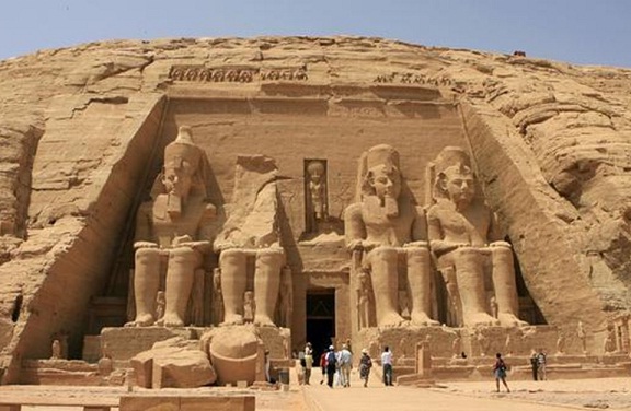 قطعة مصرية نادرة جداً للبيع في اليمن (صور)