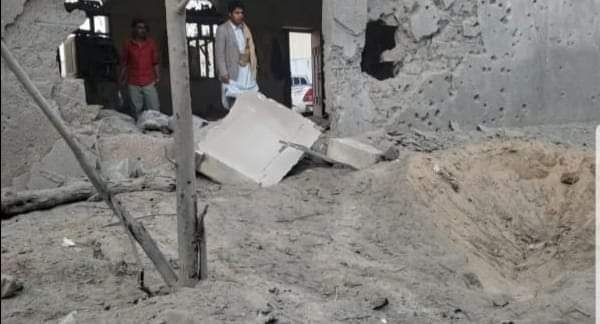 مقتل 3 مدنيين إثر سقوط صاروخ باليستي اطلقه الحوثين على حي سكني في مارب 