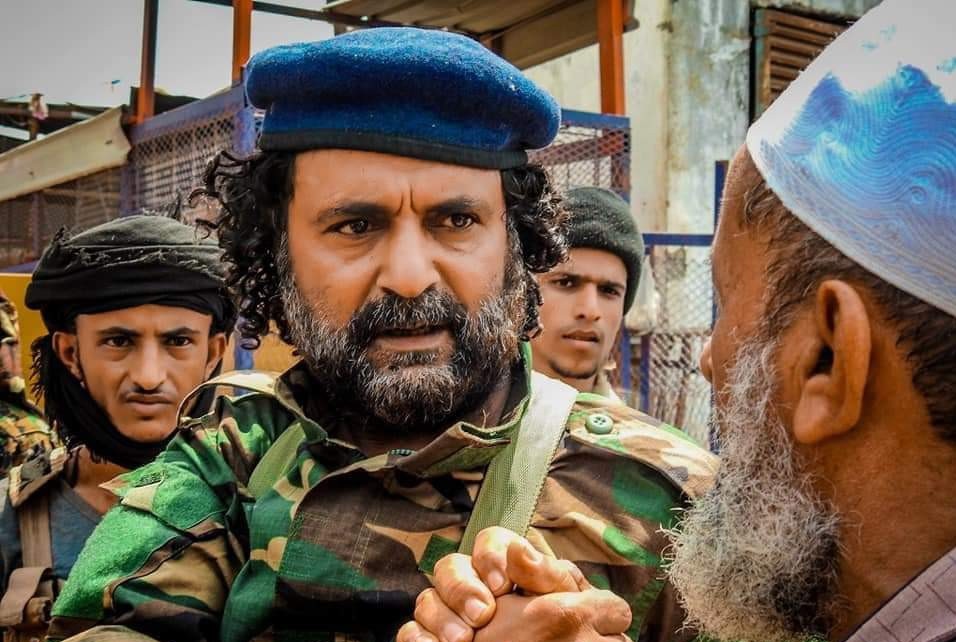 قيادي في الانتقالي يهدد باسقاط المرافق الحكومية في عدن ويتهم التحالف بـ"تجويع ابناء الجنوب" (فيديو)