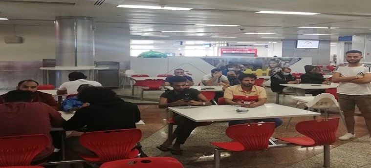 17 يمنياً عالقون في مطار "الشارقة" يناشدون الحكومة إعادتهم إلى اليمن