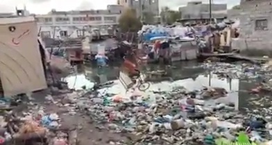بالفيديو...هكذا يعيش النازحون في عدن