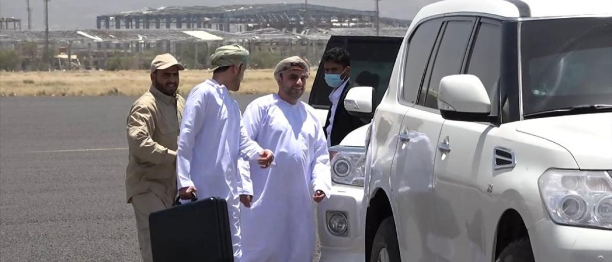 صحيفة سعودية تكشف كواليس زيارة الوفد العماني إلى صنعاء.. وموقف المملكة منها