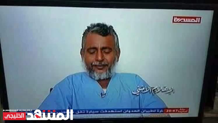 بالصورة.. قصة مسن ساقه الحوثيون للمحاكمة بعد فقدانه لبصره في سجونهم