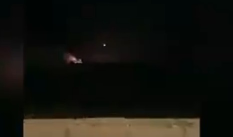 شاهد بالفيديو...لحظة قصف الحوثيين مستشفى ميداني لـ"أطباء بلا حدود" في المخا