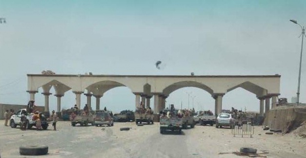 الانتقالي يعرقل تحرك قوة حكومية وفق ترتيبات "اتفاق الرياض" واندلاع اشتباكات محدودة