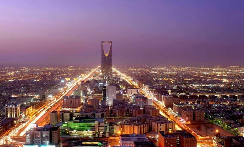 أمير سعودي يعلق على أصوات الانفجارات التي دوت اليوم في سماء المملكة.. ماذا قال؟