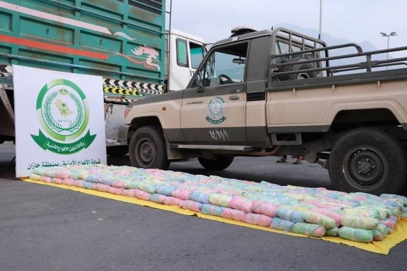 قوة سعودية تحبط محاولة تهريب 46.74 كيلو جرام من القات بحوزة 19 يمنياً