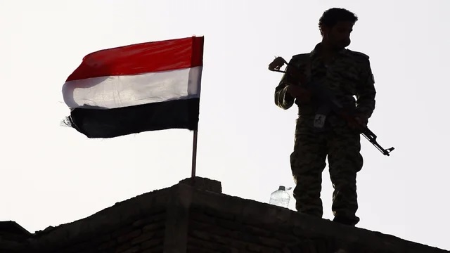 صحيفة أميركية: سياسة إدارة بايدن تتسبب بكارثة في اليمن 