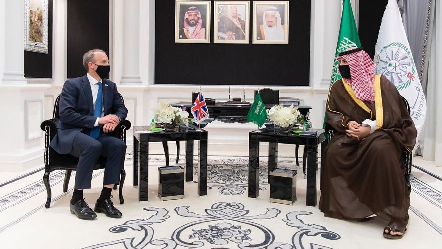 لقاء سعودي بريطاني يؤكد ضرورة الضغط على الحوثيين للانخلاط في جهود حلّ أزمة اليمن سلميًا