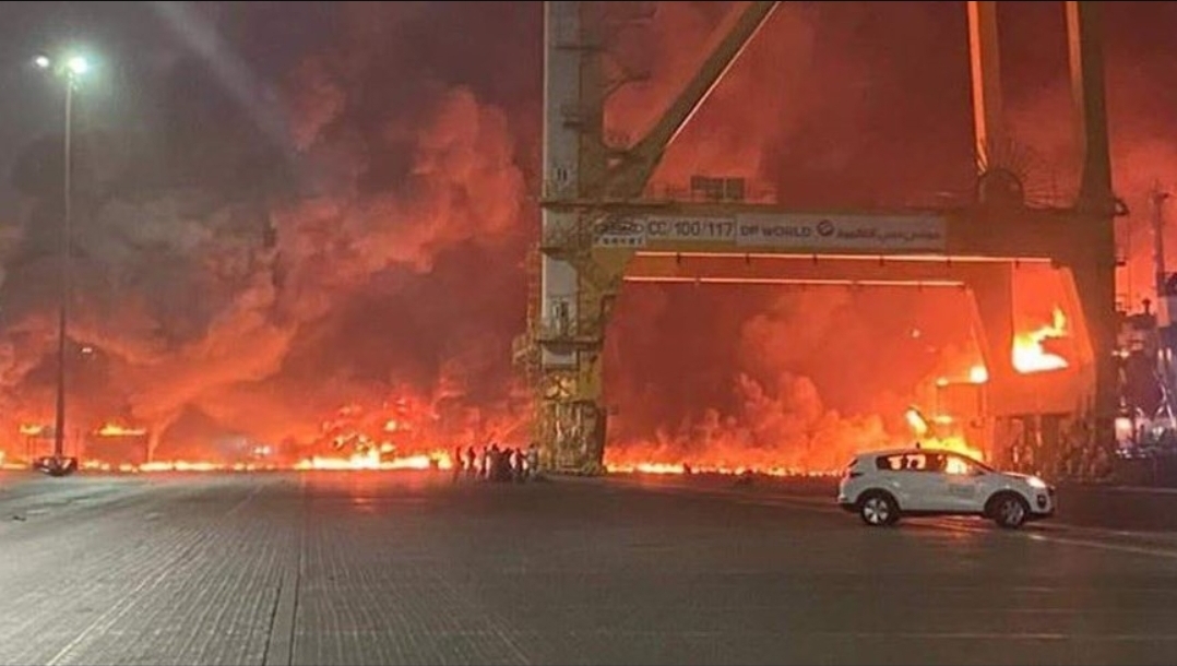 عاجل...بالفيديو والصور: إنفجار يهز مدينة دبي في الامارات