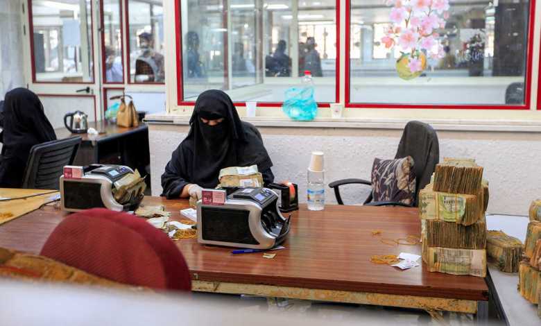 خطة حوثية لتسريح 160 ألف موظف يمني