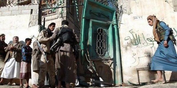 منظمة: الحوثي يعيد متهم بجرائم إلى منصبه 