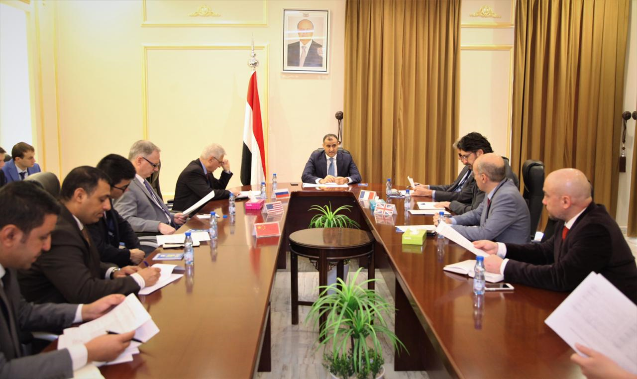 الحكومة لسفراء الدول الخمس: تنفيذ اتفاق الرياض ضرورة لا تراجع عنها واتفاق الحديدة اصبح غير مجدي