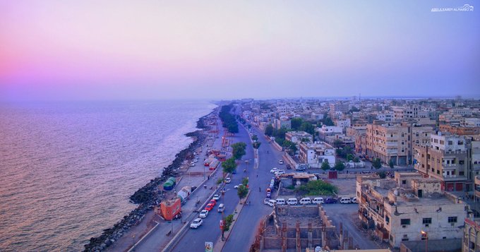 دفن 67 جثة مجهولة الهوية في الحديدة بحضور الصليب الاحمر