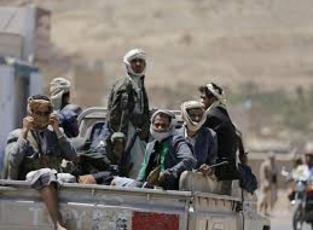 يبيعون بنادقهم ليوفروا المواصلات والمصروف.. فرار جماعي للعناصر الحوثية من مأرب