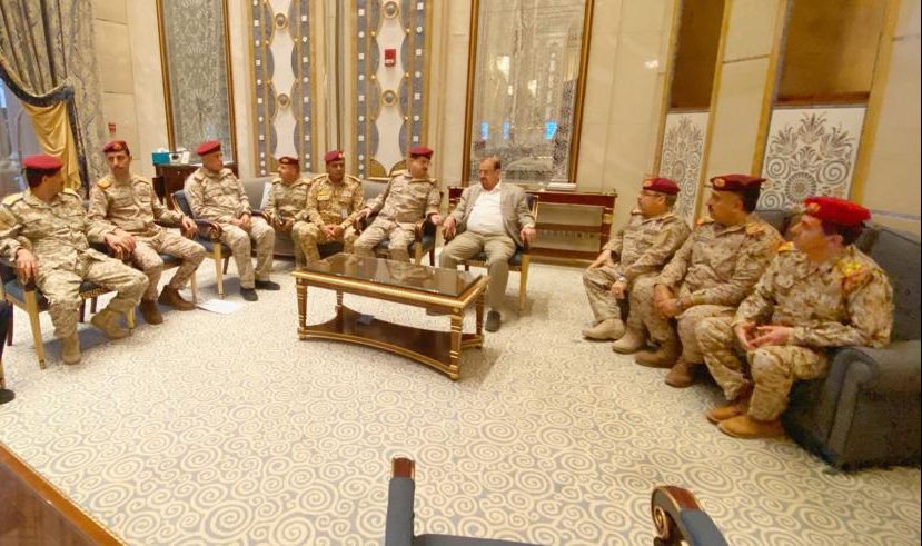 رئيس برلمان اليمن يلتقي قيادة وزارة الدفاع ويؤكد على ضرورة تعزيز الانتصارات الميدانية