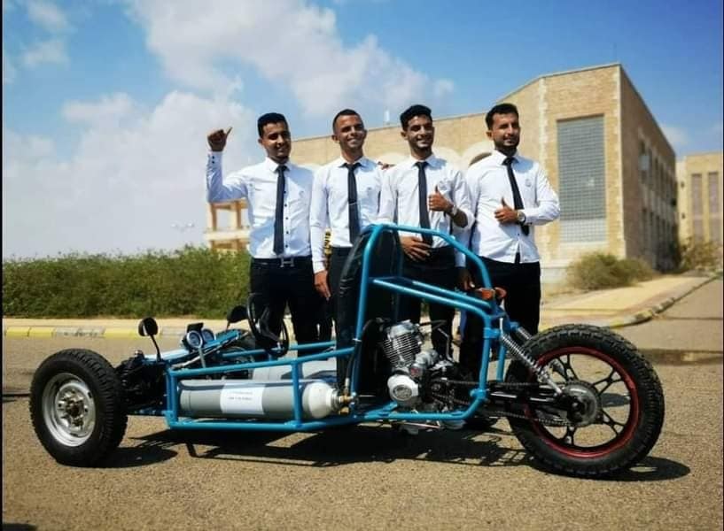 4 طلاب في جامعة عدن يخترعون مركبة "صديقة للبيئة" (صور+فيديو)