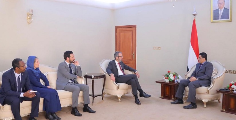 الحكومة اليمنية تؤكد دعمها لجهود الصليب الاحمر في استكمال ملف تبادل الاسرى والمختطفين