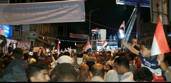 بحضور رسمي وشعبي.. إيقاد شعلة فبراير بذكراها العاشرة في مدينة تعز 