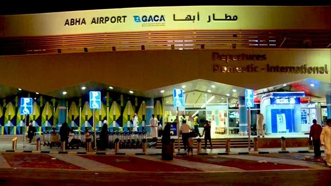 بالفيديو...اللحظات الأولى عقب الهجوم الحوثي الارهابي على مطار أبها الدولي