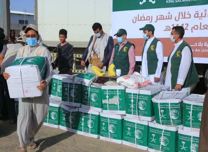 مركز سعودي يدشن مشروع توزيع السلال الغذائية الرمضانية في اليمن