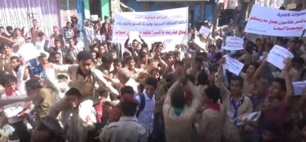 طلاب باكثير يمهلون محورتعزوقيادة اللواء( 170) أسبوعا لإخلاء مدرستهم 