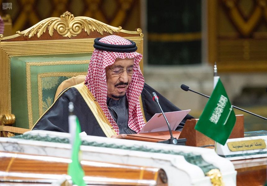 في كلمة خلال افتتاح أعمال القمة الخليجية الـ40 : العاهل السعودي: نؤكد على الحل السياسي في اليمن وفق المرجعيات الثلاث