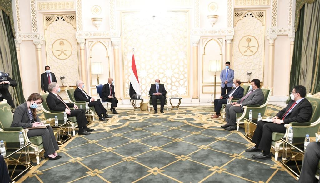 هادي للمبعوث الاميركي: ندعم مهامكم لتحقيق السلام في اليمن