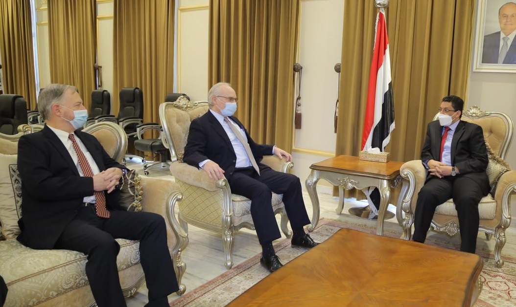 وزير الخارجية يستقبل المبعوث الاميركي ويحذر: استمرار استهداف الحوثيين لمارب يهدد بنسف العملية السياسية