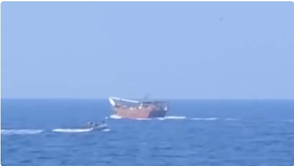 وردنا الآن...بعد محاولة استهداف مطار أبها بطائرة مفخخة...  إحباط هجوماً بزورق مفخخ في البحر الاحمر