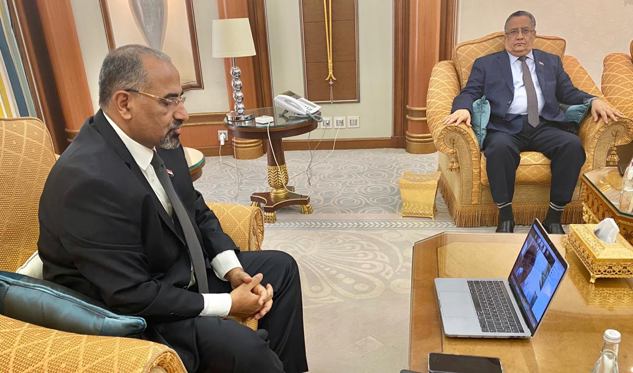 الزبيدي يهاتف المبعوث السويدي ويعلن موقفا ايجابيا من عملية السلام في اليمن