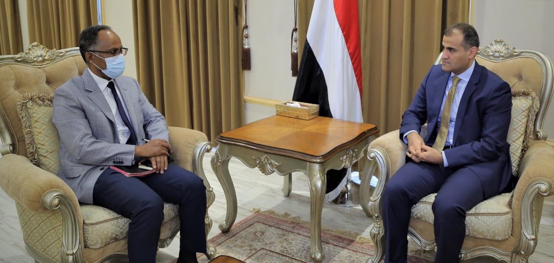 الحكومة اليمنية تناقش مع الصليب الاحمر الاجراءات اللوجستية لاتمام تبادل الاسرى مع الحوثيين
