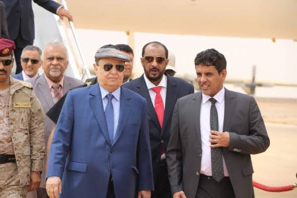 محافظ المهرة يشكو "أبو حاتم" إلى الرئيس ويتهمه بسرقة 50 منحة عسكرية [تفاصيل]