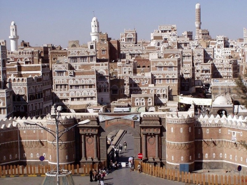 عاجل.. انفجارات تهز العاصمة صنعاء.. ومصدر محلي يوضح - (صور)