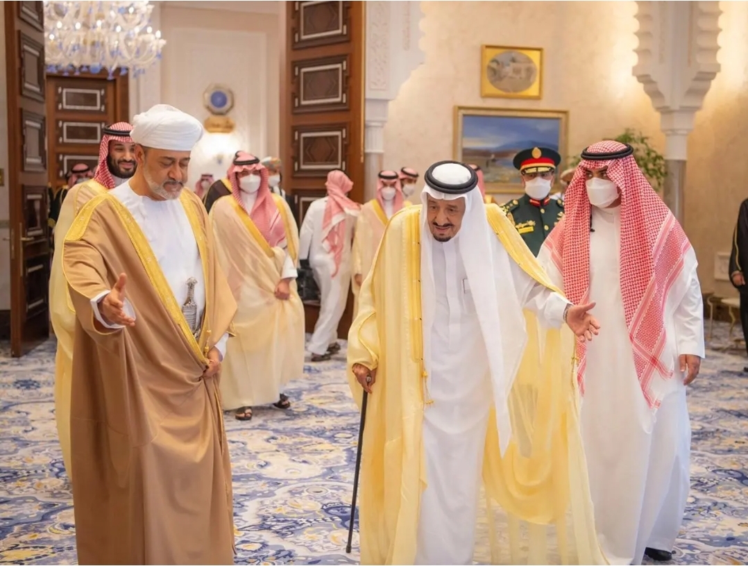 بيان سعودي عماني: دعم المبادرة السعودية لإنهاء الأزمة اليمنية ورفع معاناة اليمنيين