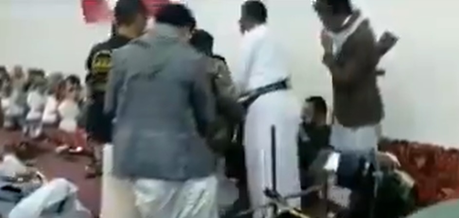 شاهد بالفيديو..حوثيون يختطفون عريساً ليلة زفافه بسبب مخالفته قرار منع الغناء 