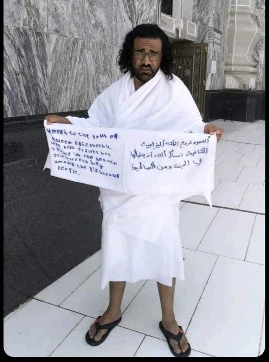 السعودية تضبط يمنيا ظهر في الحرم المكي وبيده قطعة قماش كتب عليها "العمرة لروح الملكة إليزابيث"