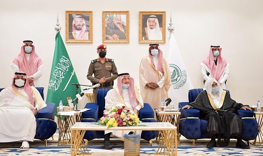 شاهد بالصو.. أمير منطقة حدودية مع اليمن يستقبل ‎المحافظين والمشايخ ويحثهم على حفظ الأمن والأمان