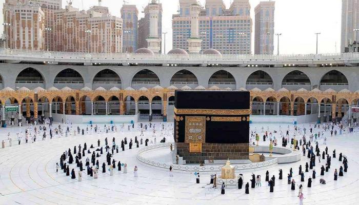 يبشر بافتتاح الموسم الحالي.. إصدار أول تأشيرة عمرة لمواطن يمني 