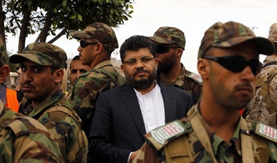 الحوثي يقتحم "البرلمان" بالسلاح ويصعد إلى منصة "الراعي" والاخير يرفع الجلسة لمقابلته