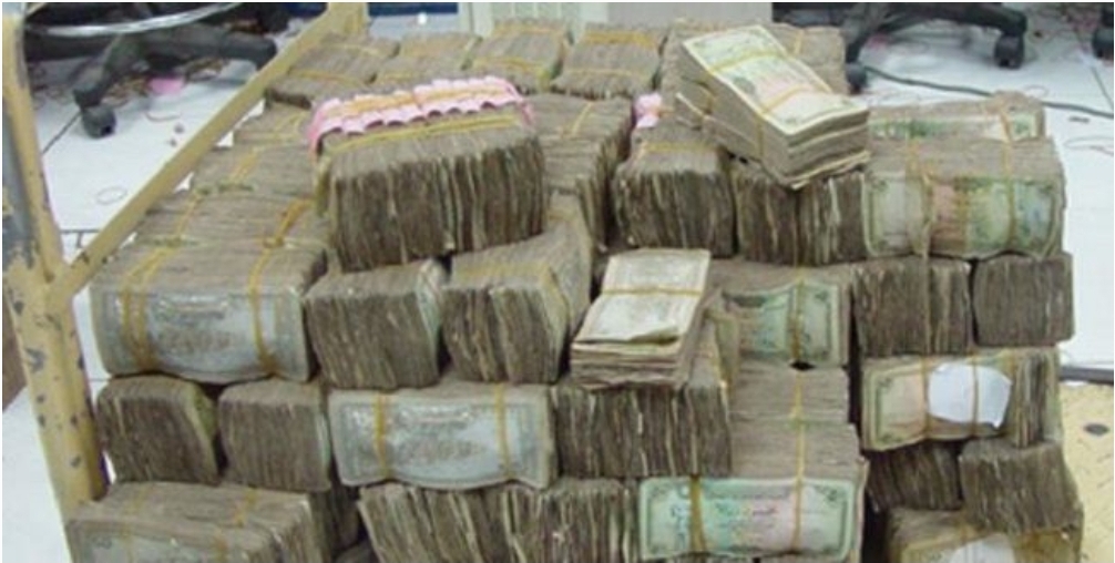 بعد ارتفاع سعر الدولار أمام الريال اليمني أسعار جديدة لعمولة الحوالة بين صنعاء وعدن تعرف عليها