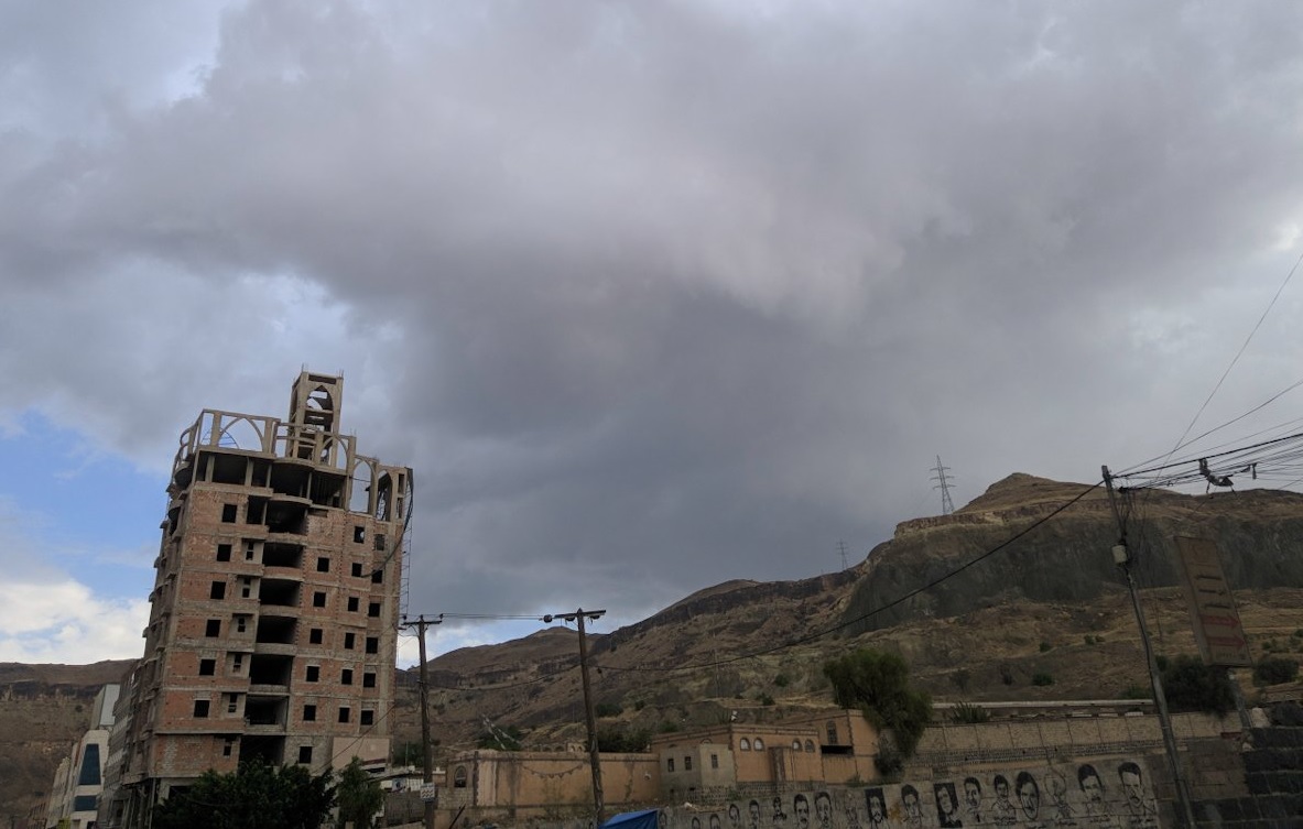 ظاهرة غريبة تحدث لأول مرة غرب صنعاء (صور)