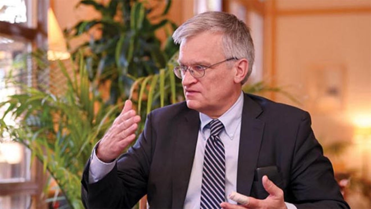 مبعوث السويد لليمن: المبادرة السعودية مهمة وعلى الحوثيين إظهار أنهم يريدون السلام بالأفعال