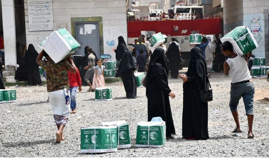 مركز سعودي يوزع أكثر من 46 طناً من السلال الغذائية في تعز