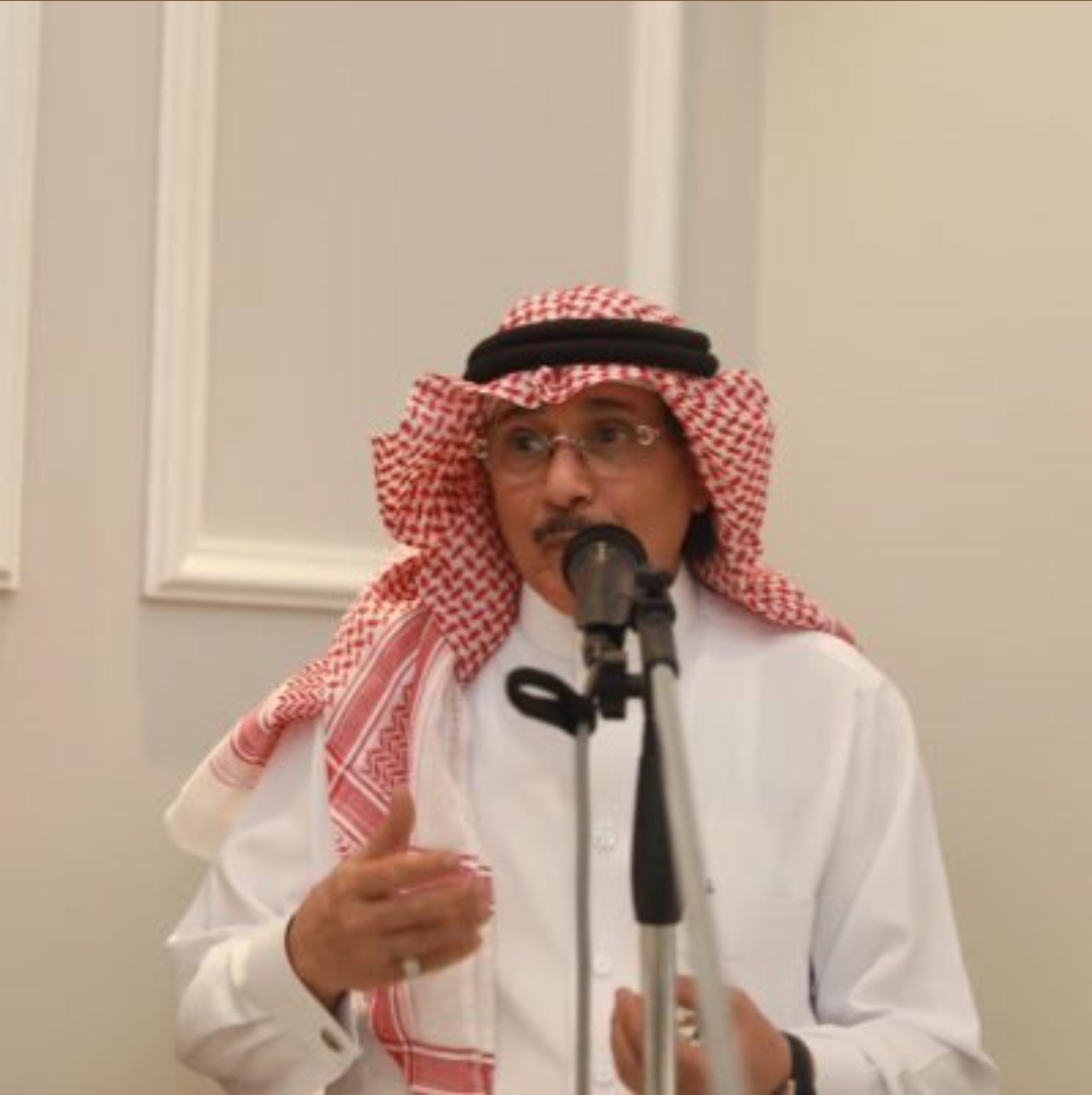 اكاديمي سعودي يتهم الامارات بالسعي للسيطرة على الموانئ والجزر اليمنية